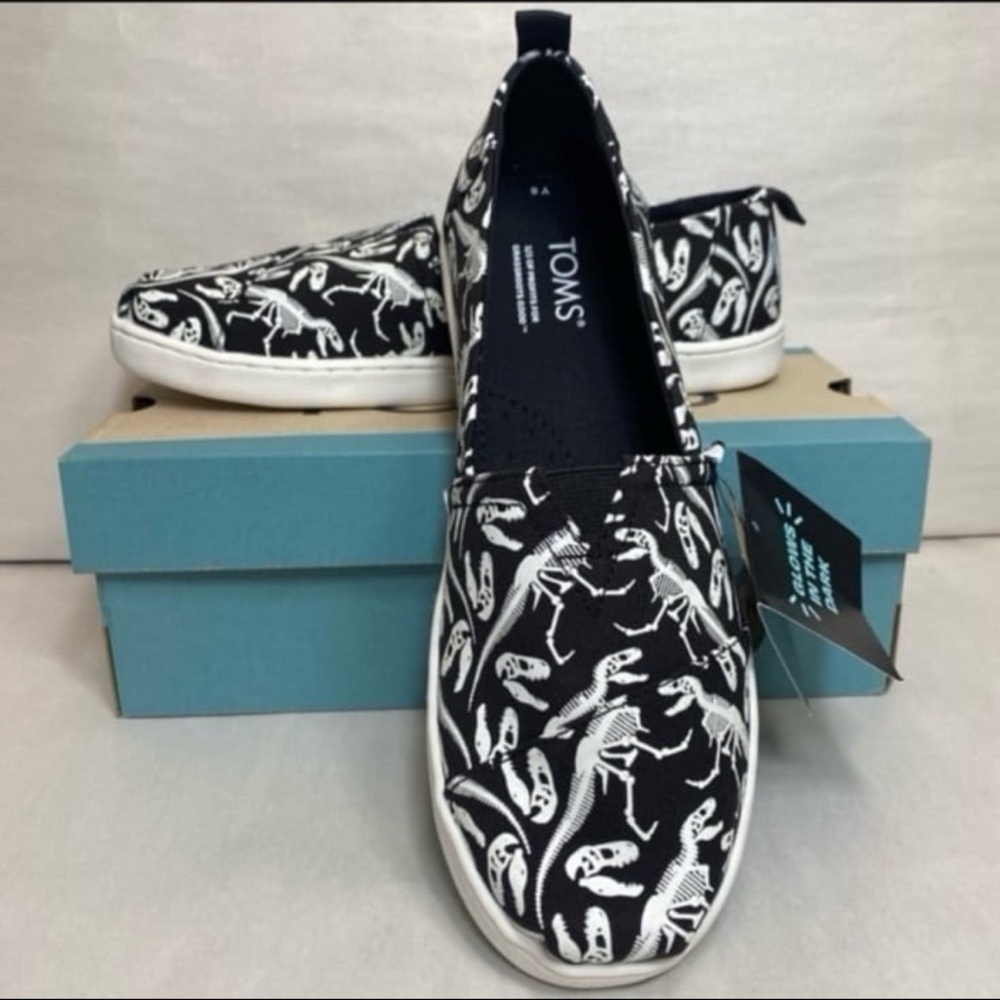 TOMS black t-Rex bones glow in the dark alpargata slip ons YOUTH 6 women’s 8